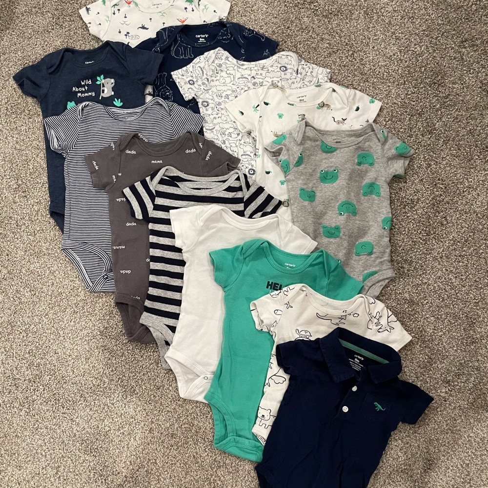 13 Carter’s onesies - size 9 months
